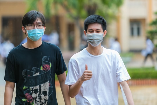 Đề thi môn Ngữ văn bình bàn về sự cống hiến đã tạo hứng khởi cho thí sinh xứ Nghệ