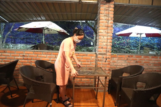 Không khí quán hàng ngày đầu được Chủ tịch UBND tỉnh cho 'tái mở cửa'