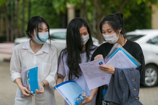 Giáo viên Nghệ An 'giải mã' đề thi môn tổ hợp