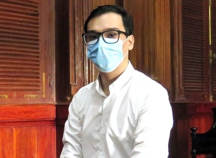 Tiếp viên hàng không làm lây lan Covid-19 xin giảm án