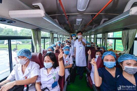 200 nhân viên y tế Nghệ An sẵn sàng lên đường hỗ trợ TP. Hồ Chí Minh chống dịch