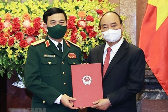 Trao Quyết định thăng quân hàm Đại tướng cho đồng chí Phan Văn Giang