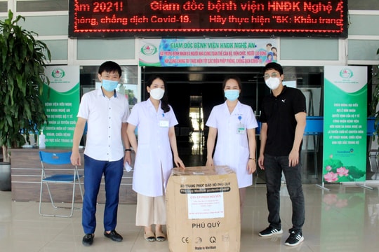 Công ty CP Phan Nguyễn trao tặng 200 bộ quần áo bảo hộ y tế cho lực lượng tuyến đầu chống dịch