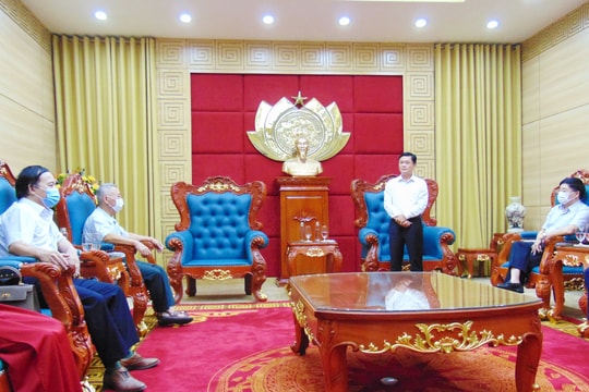 Thường trực Tỉnh ủy Nghệ An gặp mặt cán bộ nghỉ hưu theo chế độ