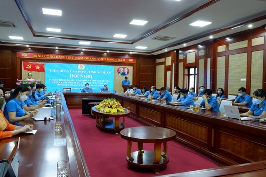 Công đoàn Nghệ An: Trao Cờ thi đua, Bằng khen cho 18 tập thể có thành tích xuất sắc