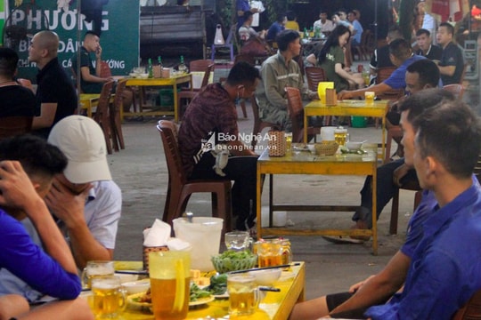 Tạm dừng dịch vụ kinh doanh ăn uống tại chỗ trên địa bàn TP Vinh từ 14h chiều nay 14/7