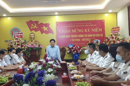 Đồng chí Nguyễn Văn Thông chúc mừng 75 năm ngày truyền thống Thi hành án dân sự