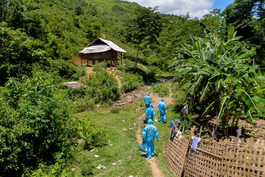 Lên núi tìm F ở ổ dịch Chăm Puông