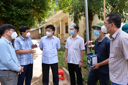 Phó Chủ tịch UBND tỉnh kiểm tra công tác phòng, chống dịch tại bản Chăm Puông