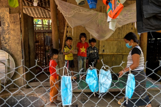 Cận cảnh cuộc sống trong tâm dịch Chăm Puông 