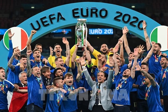 Hơn cả bóng đá, trên cả Cúp vàng