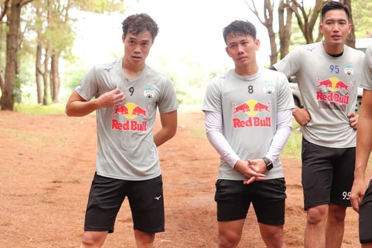 Văn Thanh, Văn Toàn ‘hết hơi’ với bài chạy bền của Kiatisak; V.League và những con tính tối ưu 