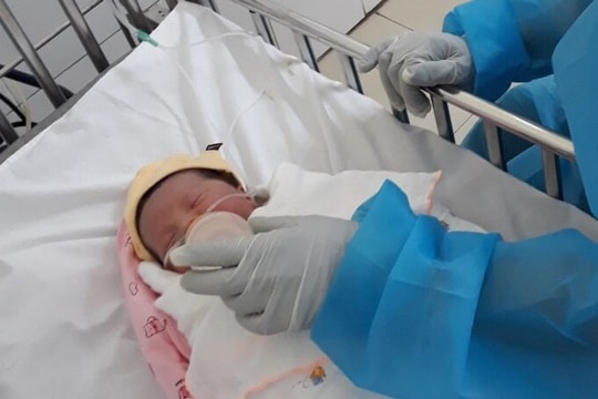 Ca mổ đẻ đặc biệt trong khu điều trị bệnh nhân Covid-19 ở Nghệ An