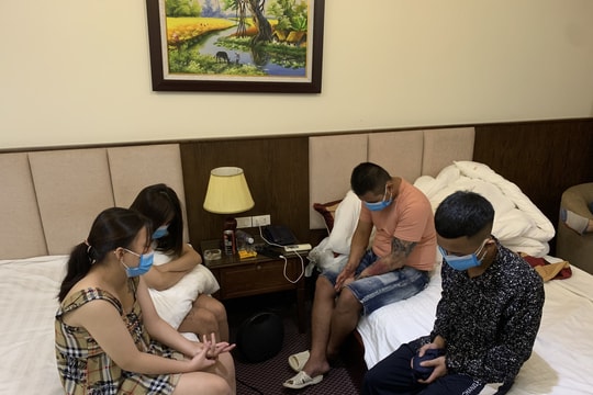 Bắt quả tang 4 thanh thiếu niên bay lắc trong khách sạn ở TP. Vinh