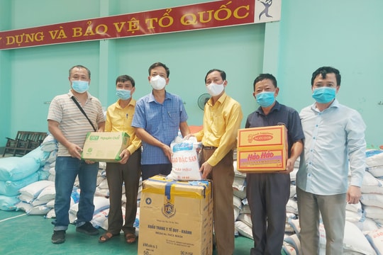 Huyện Tương Dương tri ân những tấm lòng vàng đã giúp đỡ đồng bào bản Chăm Puông