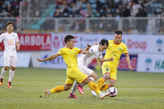 V-League lùi sang năm 2022, các câu lạc bộ nói gì?