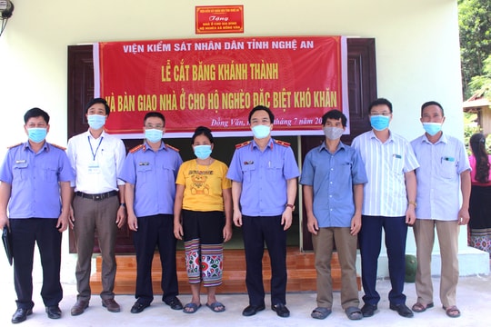 Viện KSND tỉnh bàn giao nhà tình nghĩa cho hộ đặc biệt khó khăn ở Quế Phong