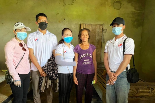 Bà mẹ đơn thân nuôi con tàn tật ở Tân Kỳ được hỗ trợ hàng trăm triệu đồng