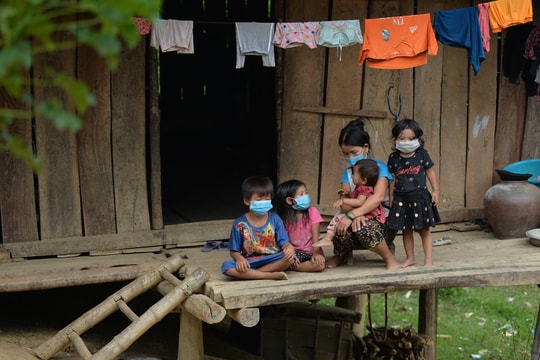 Cuộc sống khốn khó của bà con Khơ Mú nơi tâm dịch La Ngan