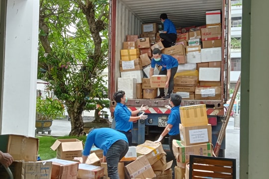 Trao hơn 290 tấn hàng hóa của Nghệ An ủng hộ nhân dân TP Hồ Chí Minh