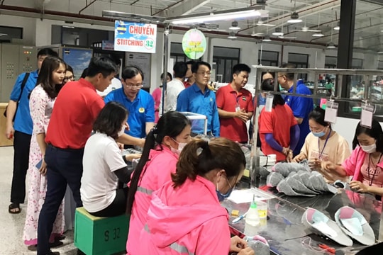 Nâng chất lượng cán bộ công đoàn cơ sở ở Nghệ An