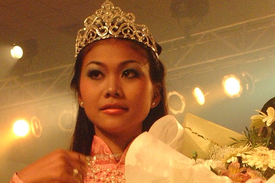 Thanh Hằng 20 năm trước: Da đen nhẻm, bị đồn mua giải hoa hậu