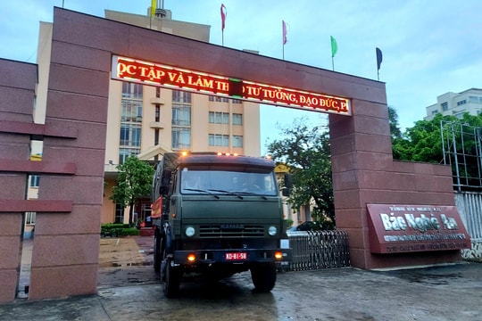 Báo Nghệ An cùng các nhà hảo tâm hỗ trợ người dân vùng dịch Covid-19 xã Chiêu Lưu (Kỳ Sơn)