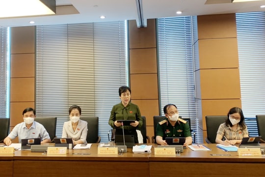 Đoàn Đại biểu Quốc hội tỉnh Nghệ An khóa XV tham gia phiên thảo luận tổ