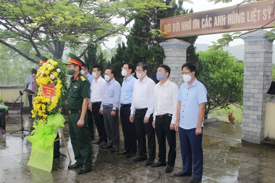 Đoàn đại biểu tỉnh Nghệ An hoạt động tri ân tại thị xã Hoàng Mai nhân dịp 27/7