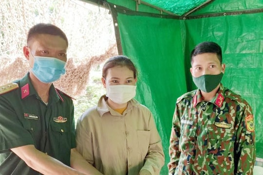 Trực chốt kiểm dịch, thượng úy quân đội nhặt được của rơi trả người đánh mất