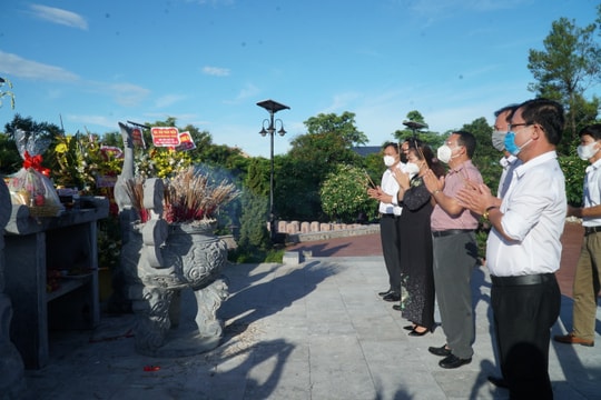 Ban Tuyên giáo Tỉnh ủy tri ân các anh hùng, liệt sỹ 