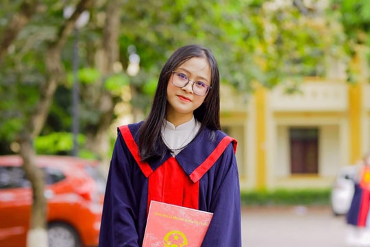 Nữ thủ khoa khối B của Nghệ An là thí sinh tự do và từng từ chối vào đại học để thi lại