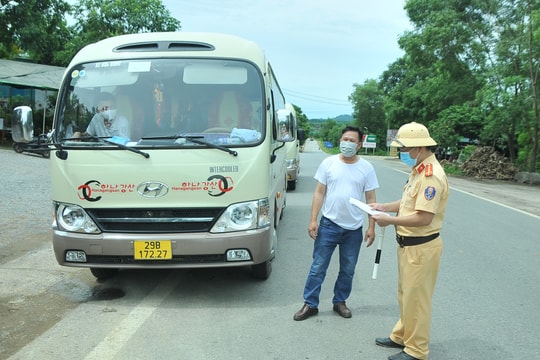 Nghệ An: Cấp 250 thẻ nhận diện phương tiện hoạt động trên 'luồng xanh vận tải'