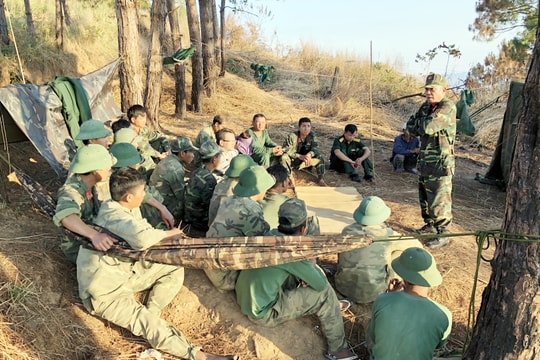 Xúc động hành trình tri ân đồng đội của những cựu binh xứ Nghệ