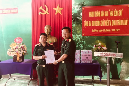 Lữ đoàn xe tăng 215 khánh thành và bàn giao 'Nhà đồng đội' cho quân nhân chuyên nghiệp 