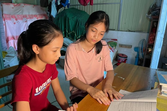 Cô học trò nghèo Nghệ An lọt Top 10 khối C toàn quốc