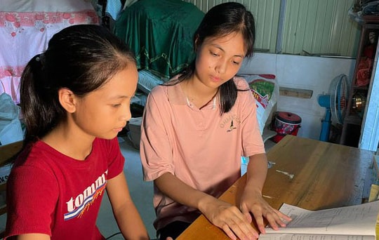 Bí quyết học giỏi của cô học trò nghèo Nghệ An lọt Top 10 khối C toàn quốc