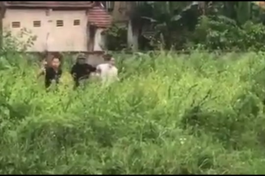 Video: Hiện trường nổ súng bắt đối tượng chém người đàn ông tử vong tại chỗ