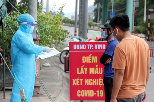 TP. Vinh test nhanh Covid-19 tại chỗ cho các công dân trở về từ miền Nam