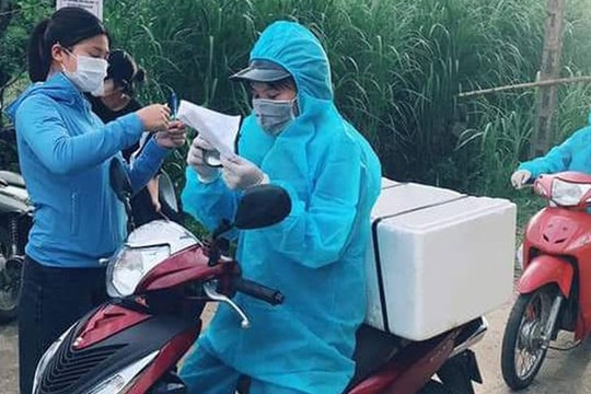 'Shipper áo xanh' miễn phí ở vùng dịch Quỳnh Lưu