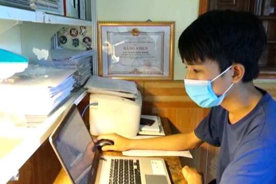 Thủ khoa khối D huyện miền núi Con Cuông chia sẻ 'bí quyết' tự học