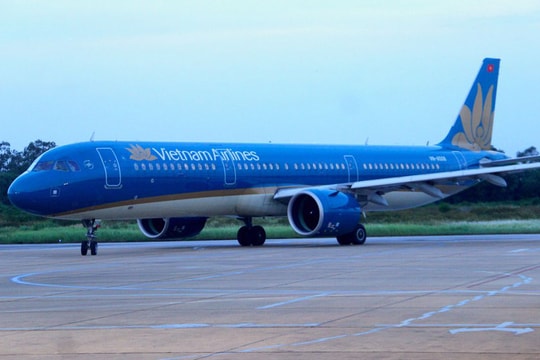 Video: Chuyến bay đầu tiên chở công dân Nghệ An từ TP. Hồ Chí Minh về đến sân bay Vinh