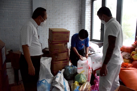 Yên Thành nấu cơm miễn phí cho hàng nghìn người cách ly tập trung 