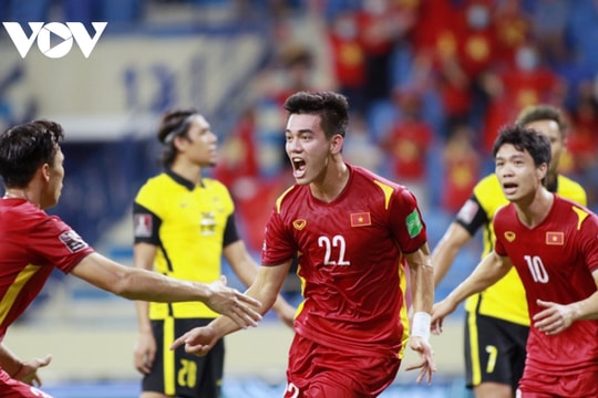 HLV Park sử dụng người lạ mặt trong đội ngũ trợ lý; Man City kích nổ bom tấn 100 triệu bảng