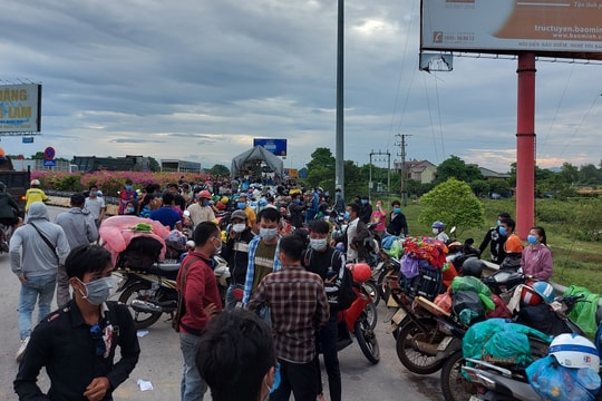 Nghệ An hỗ trợ khẩn cấp 2000 hộ dân khó khăn đang ở tâm dịch phía Nam