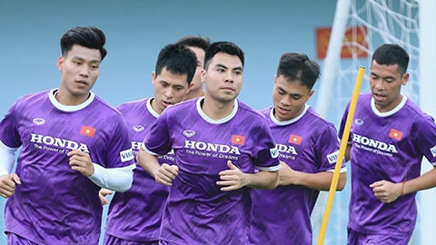 ĐT Việt Nam ấn định ngày lên đường sang Saudi Arabia;Barcelona không thể ký hợp đồng mới với Messi 