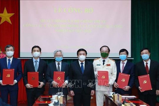Công bố quyết định của Bộ Chính trị về thành viên Thường trực tham gia Hội đồng Lý luận Trung ương