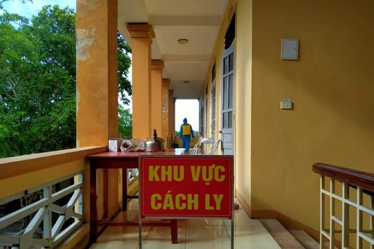 Nghệ An: Để người cách ly tự do tiếp xúc người nhà, Chủ tịch xã bị đình chỉ công tác