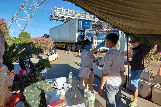 Đôi nam nữ đi từ vùng dịch về Nghệ An giấu chuyện vào nhà nghỉ dọc đường, sau đó mắc Covid-19