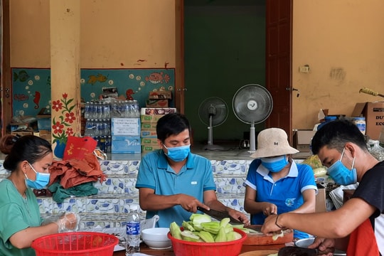 Giáo viên vùng cao Nghệ An ‘quên’ nghỉ hè lao vào tham gia chống dịch